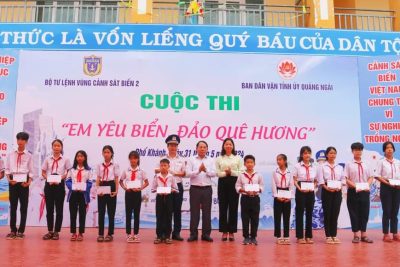 Bộ Tư lệnh Vùng Cảnh sát biển 2 phối hợp tổ chức Cuộc thi “Em yêu biển, đảo quê hương” tại thị xã Đức Phổ